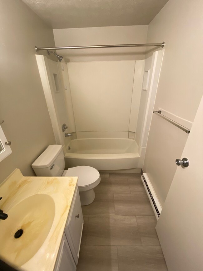 Building Photo - Highland Townhomes