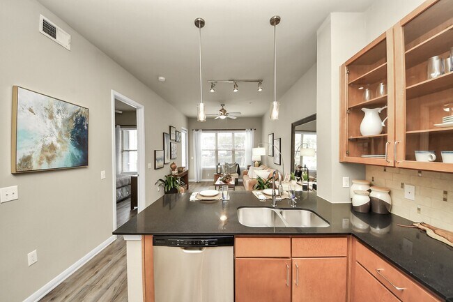 Foto del edificio - 5455 Richmond Ave.