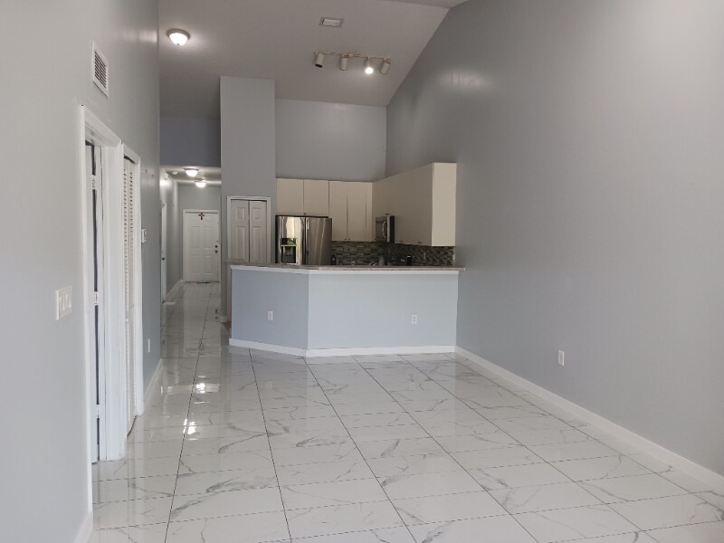 Foto del edificio - 3300 NE 11th Dr