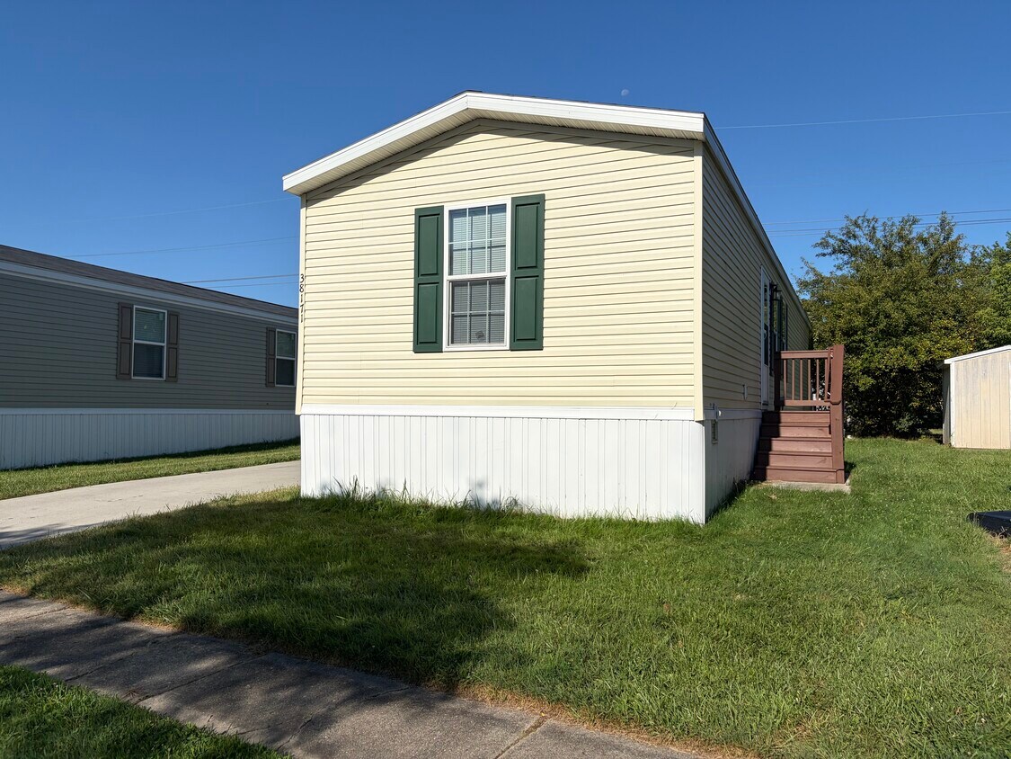 Building Photo - 38171 Ducharme Dr