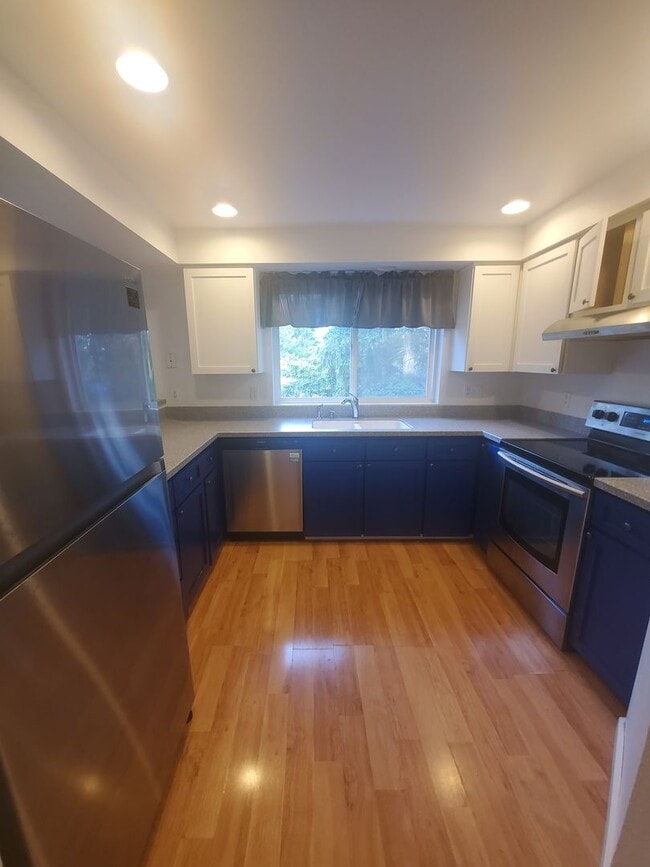 Building Photo - Your Peaceful Retreat in the Heart of Conv...