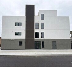 Building Photo - 628 E 79th St