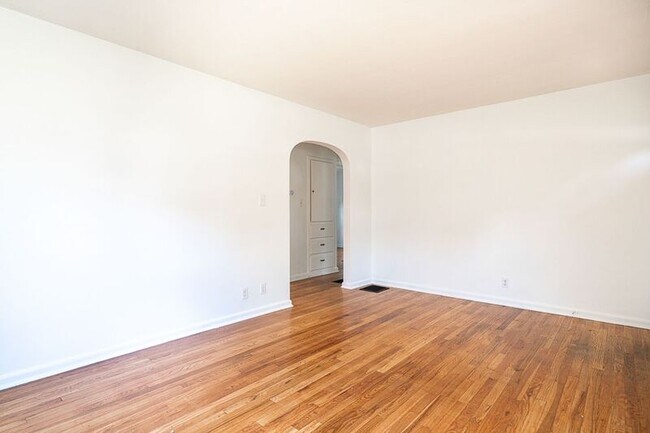 Foto del edificio - 343 E Royal Forest Blvd