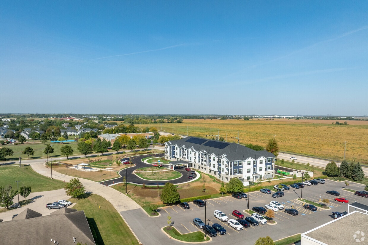 Primary Photo - Fox Hill Senior Living