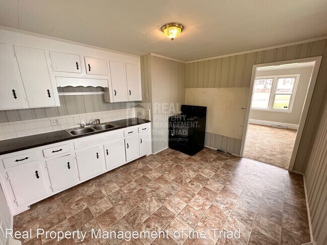 Foto del edificio - 3 br, 1 bath House - 1931 Bedford St