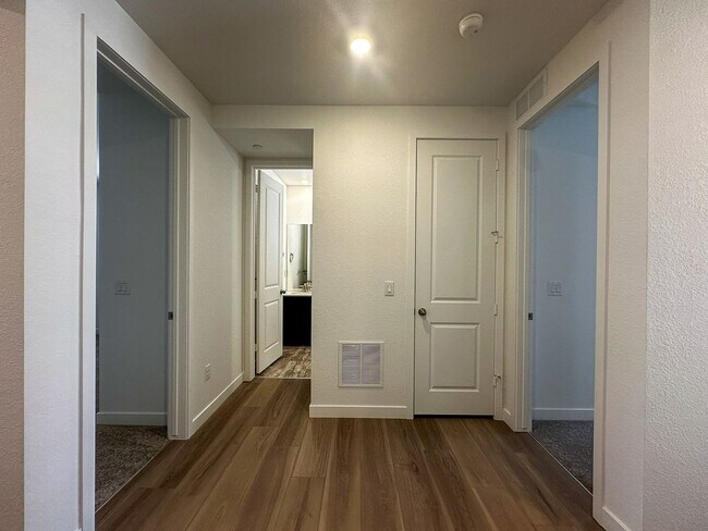 Foto del edificio - BRAND NEW Sunset Village ranch-style home ...