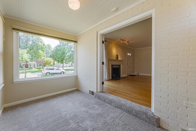 Building Photo - 423 Runnymede Ave