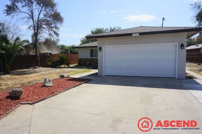Building Photo - Delightful Home Near South High School!