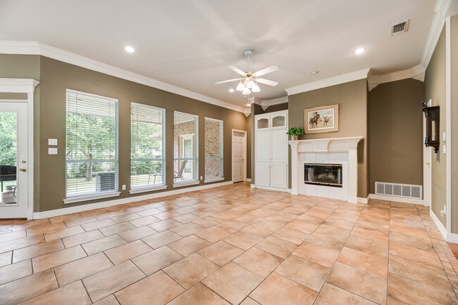 Building Photo - 8911 Hickory Hill Dr