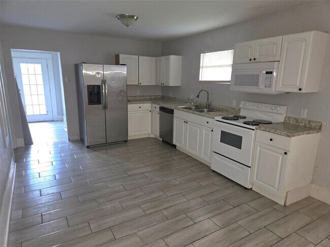 Building Photo - 127 W Sligh Ave