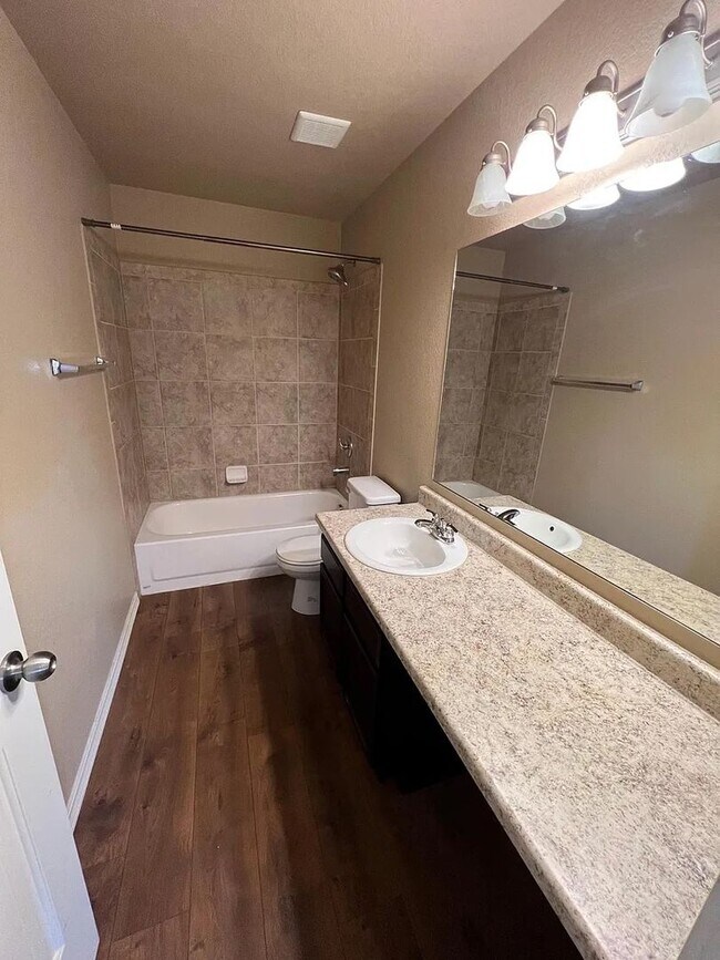 Foto del edificio - *COMING SOON* 3 Bedroom near Carson and Pe...