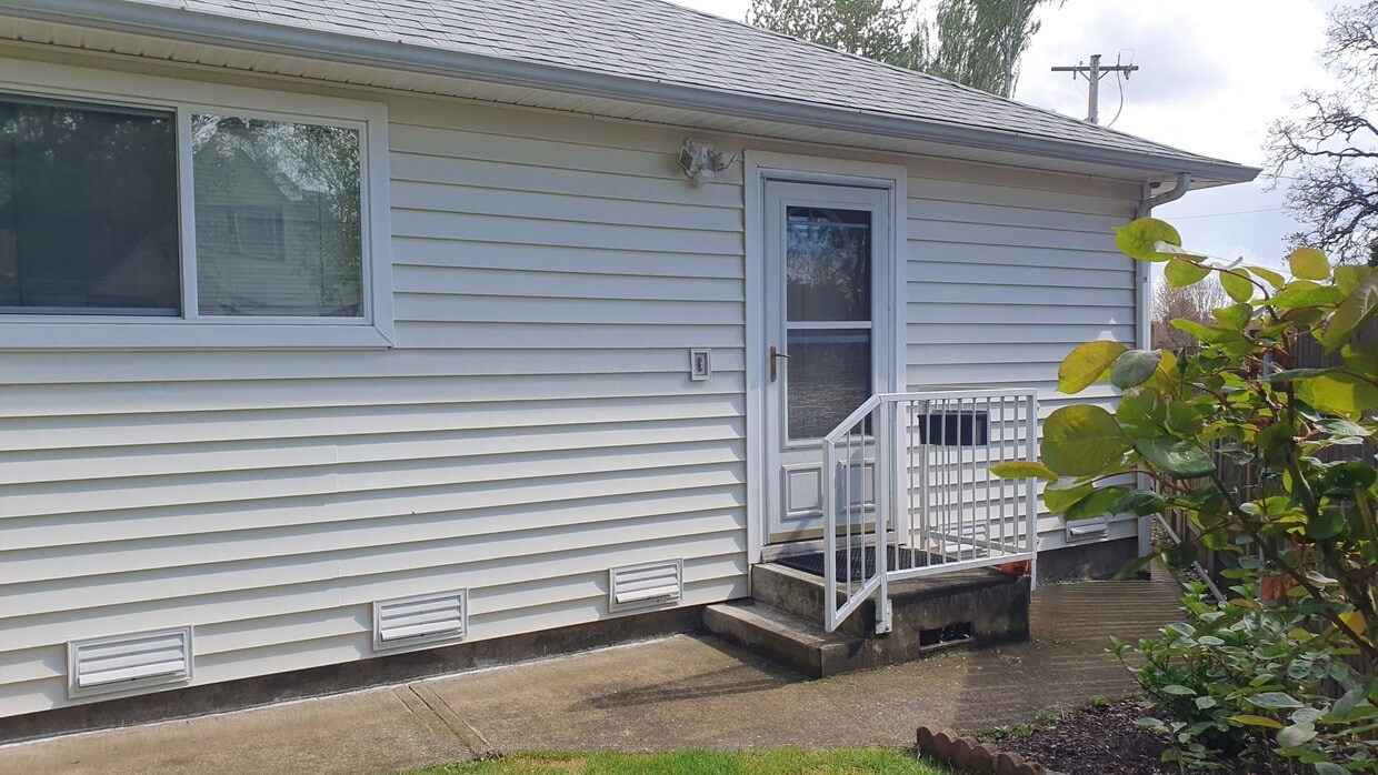 Photo - 11695 SW Greenburg Rd (Tigard, OR)