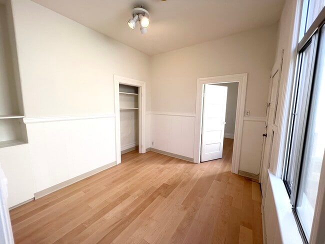 Building Photo - 44A Varennes St