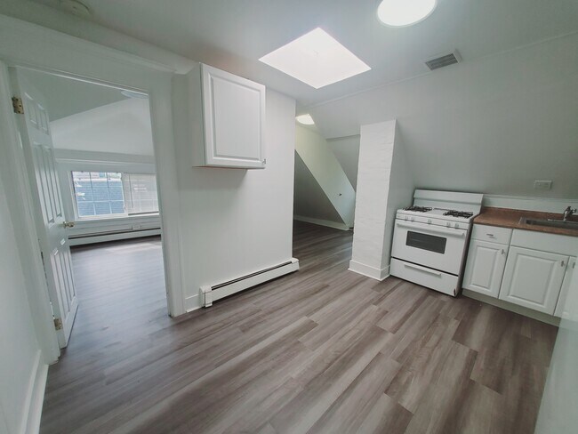 Building Photo - 76 Lindale St