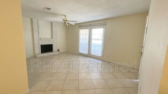 Foto del edificio - 1307 Brenda Ln