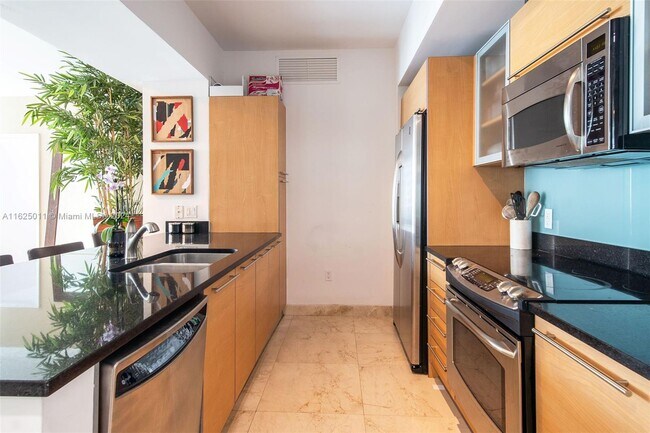 Building Photo - 950 Brickell Bay Dr