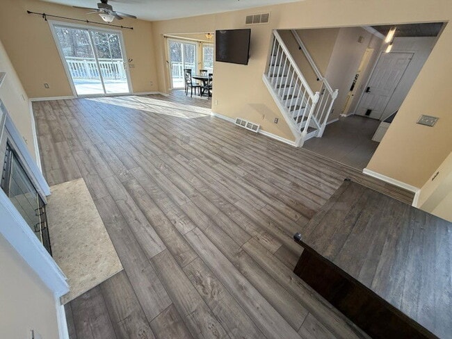 Foto del edificio - 1148 Somerville Dr