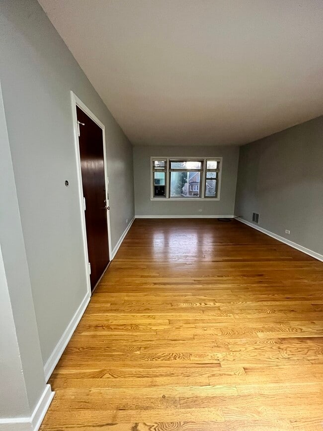 Foto del edificio - 10529 S Artesian Ave