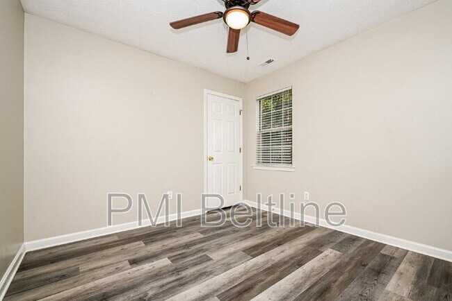 Foto del edificio - 819 Sweetwater Way