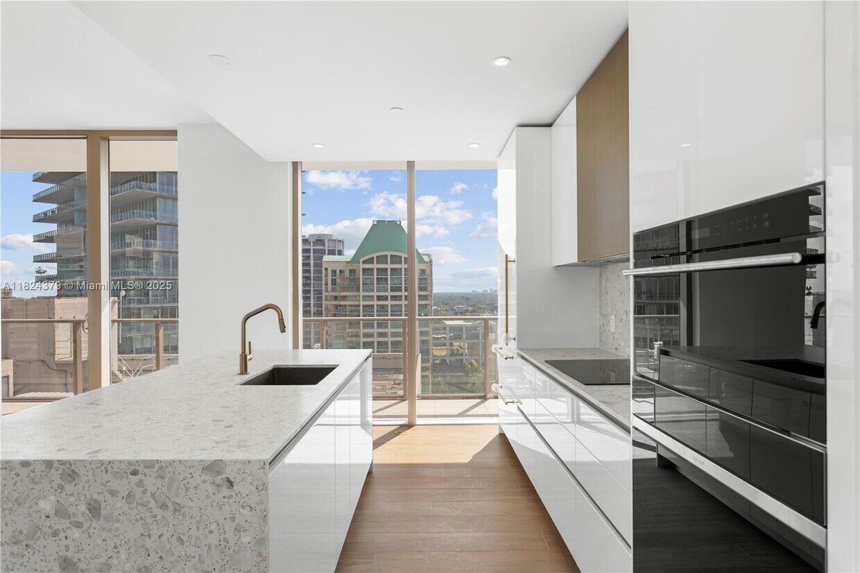 Foto principal - 2678 Tigertail Ave