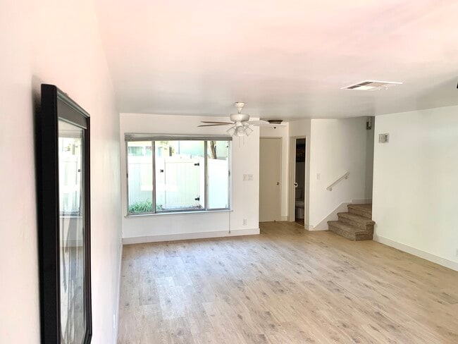 Building Photo - 11138 Aqua Vista St