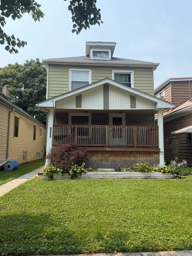 Building Photo - 1033 Lathrop Ave