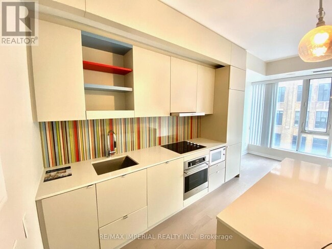 Building Photo - 101 Peter St