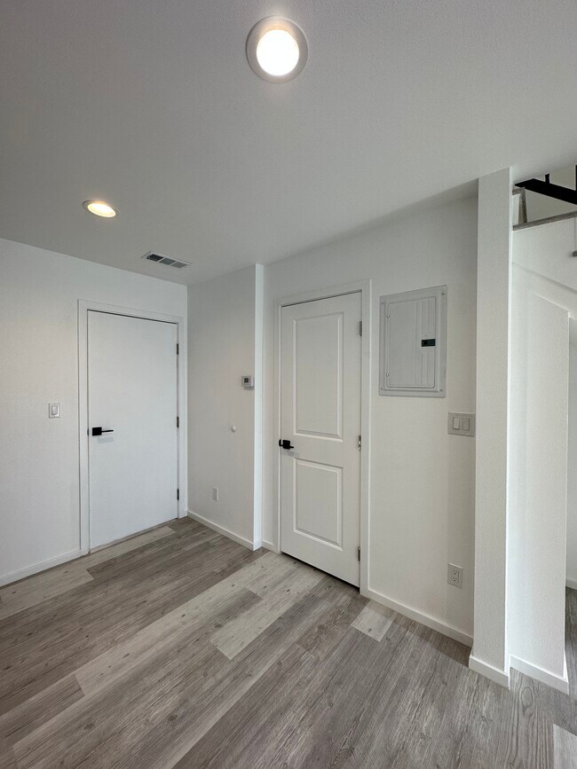 Foto del edificio - 202 S Rose Ave