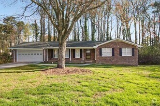 Building Photo - 2208 Myra Ln SW