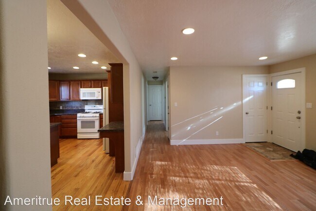 Building Photo - 5 br, 2 bath House - 705 Cherry Hill Dr.