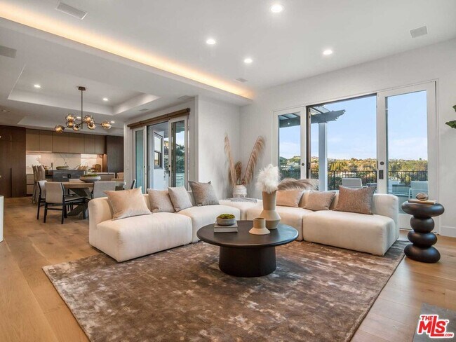 Foto del edificio - 930 N Tigertail Rd