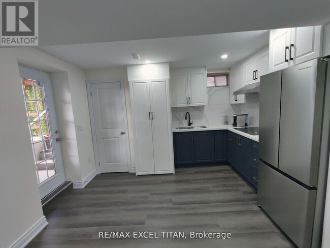 Building Photo - 460 Mactier Dr