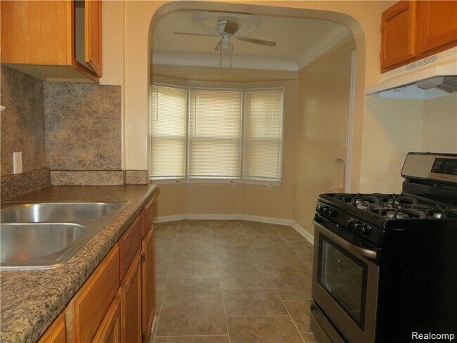 Building Photo - 10048 Lauder St