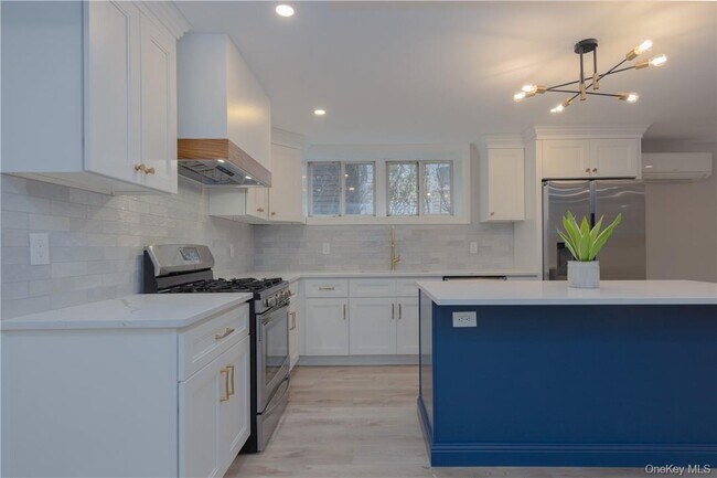 Building Photo - 11 Oak Ave