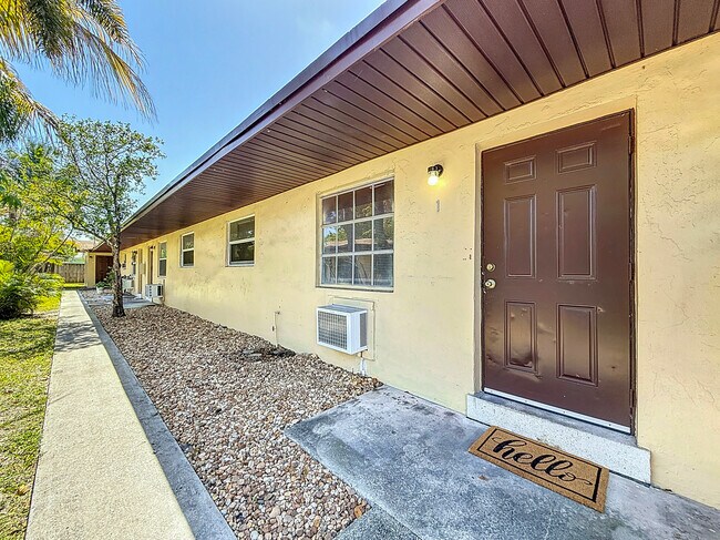 Building Photo - 260 NW 40th Ct