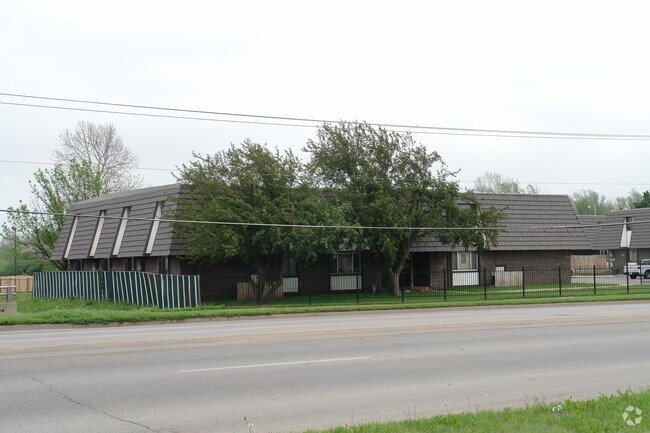 1229 S Paige St Wichita Ks 67207 Apartments Building Photo 1229 S Paige St