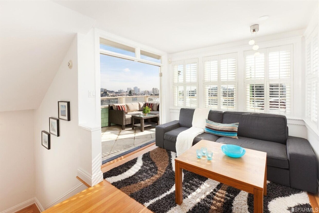 Upstair Living Room - 2010 Broderick St