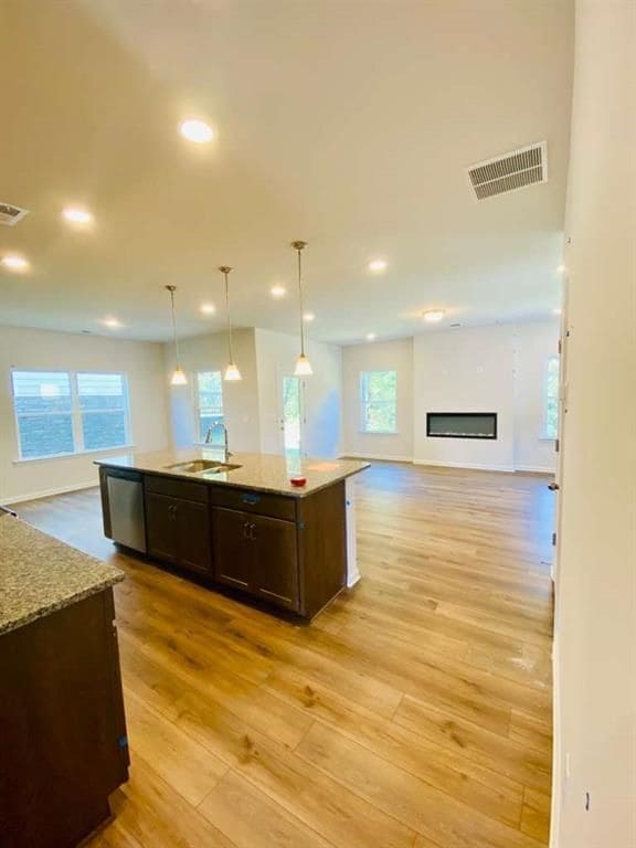 Foto del edificio - 804 Dundee Wy