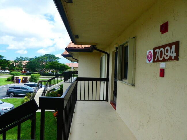 Foto del edificio - 7094 Golf Colony Ct