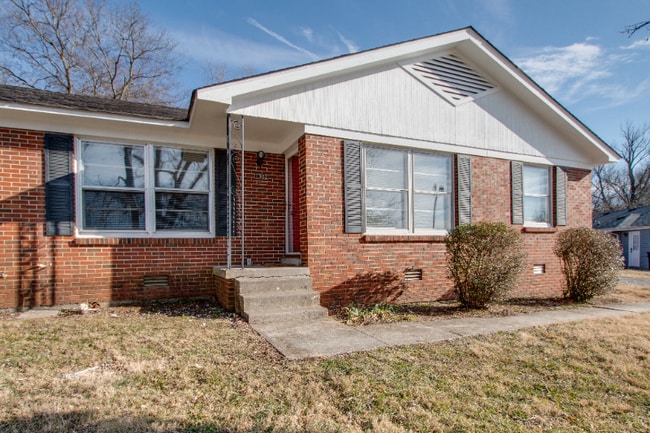 Building Photo - 1302 Hamilton Dr