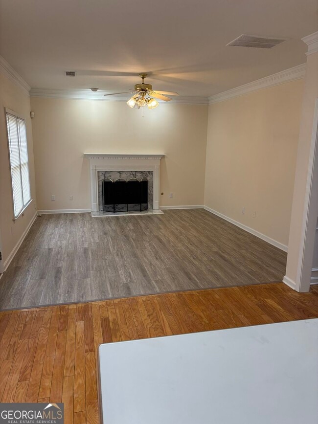 Building Photo - 220 Cross Creek Dr