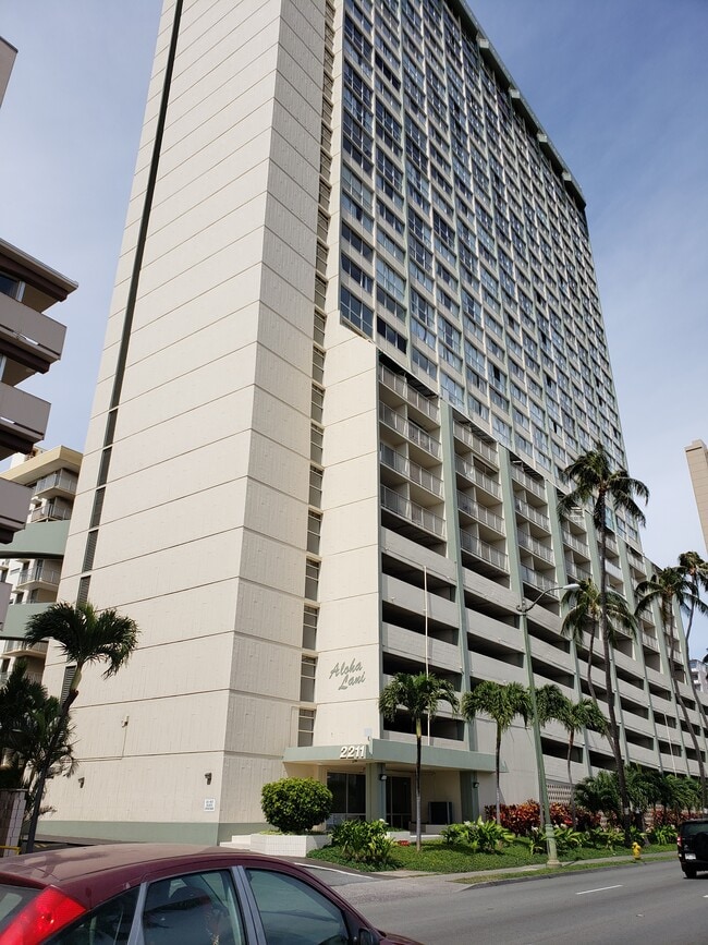 Building Photo - 2211 Ala Wai Blvd