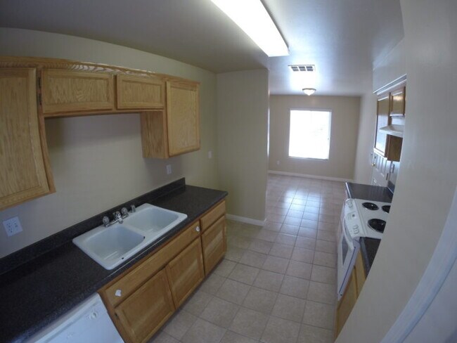 kitchen - 657 Clover Meadow Ct