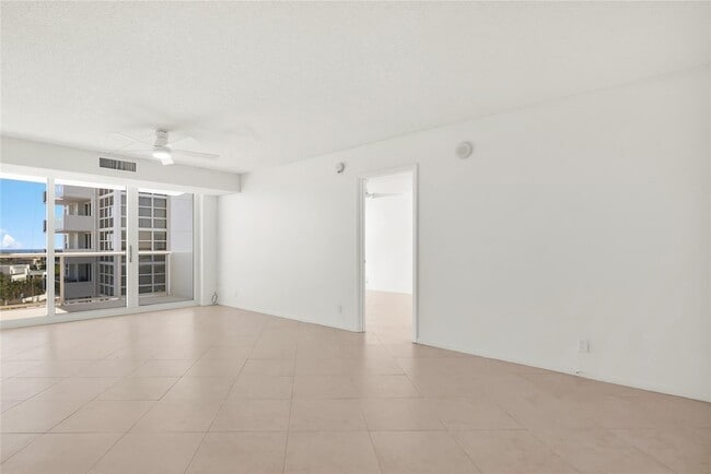 Foto del edificio - 2715 N Ocean Blvd