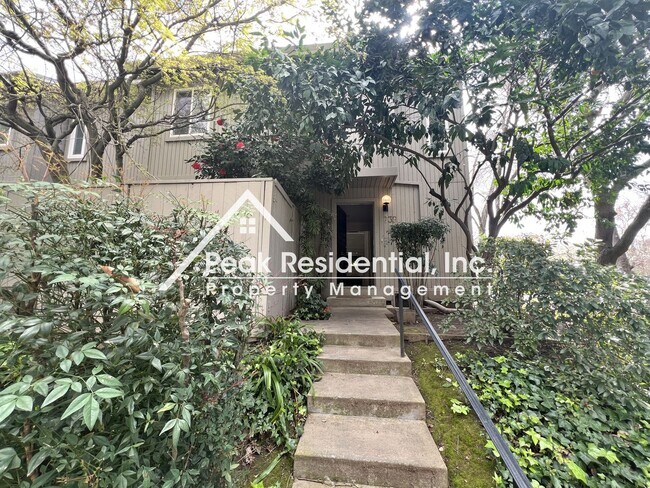 Foto del edificio - Wonderful 2bd/1.5ba Campus Commons Townhouse