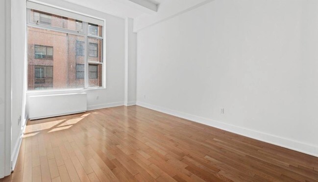 Building Photo - 321 W 37th St