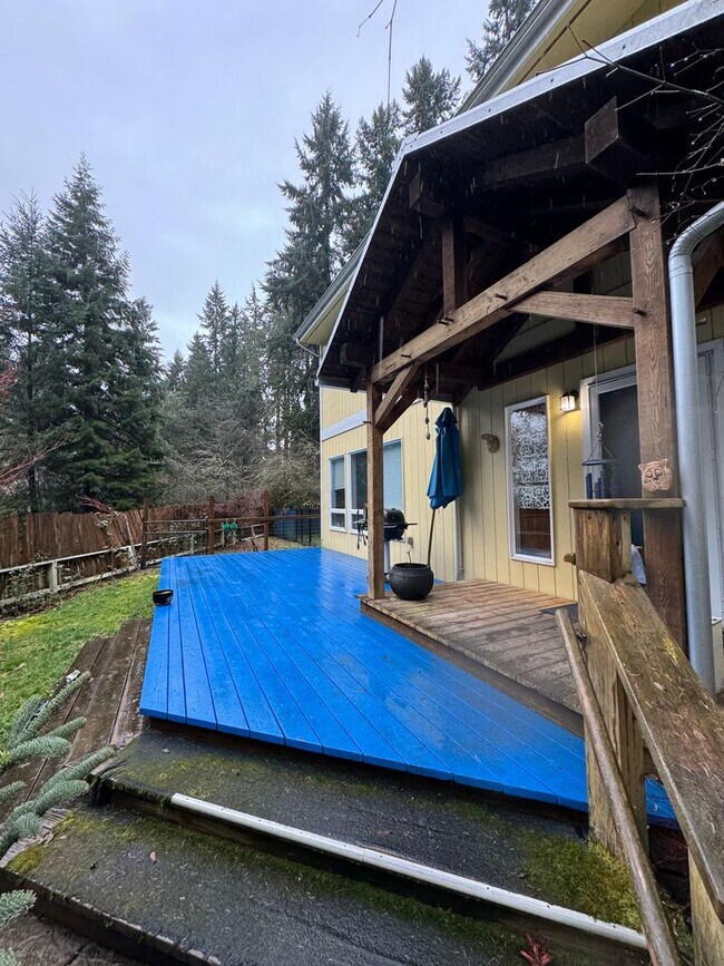 Building Photo - Tranquil Island Living: Spacious 4-Bedroom...