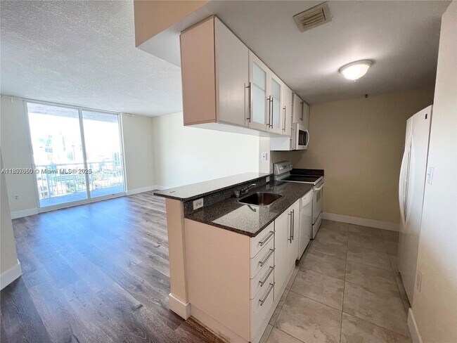 Foto del edificio - 275 NE 18th St