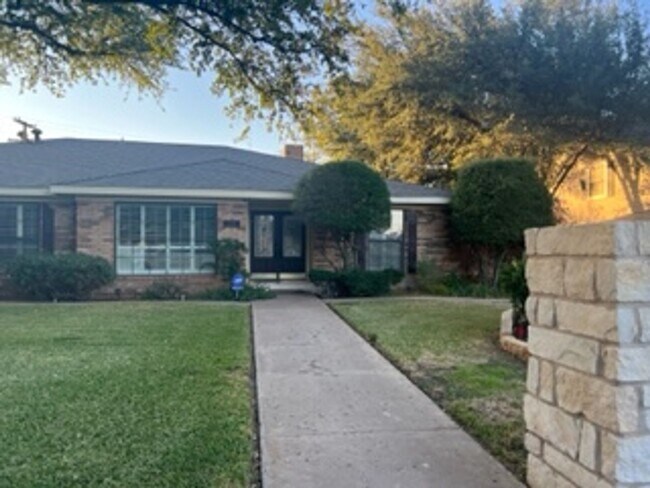 Building Photo - For Lease - 20 Knoll Circle - Odessa, TX