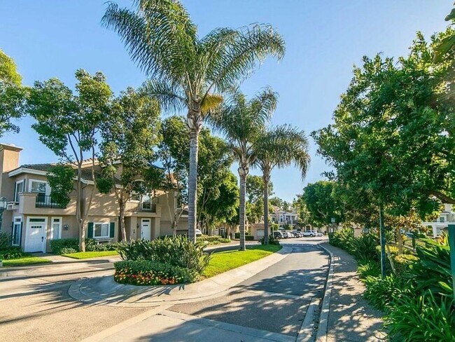 Foto del edificio - 2 Bedroom Renaissance Capri Condo Available Now!